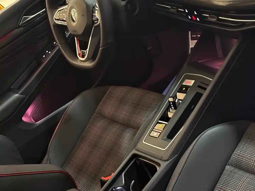 Volkswagen Golf GTI — фото 21
