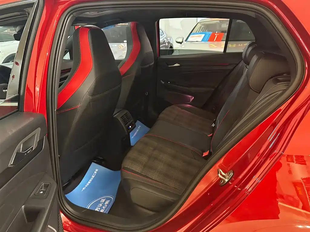Volkswagen Golf GTI — фото 28