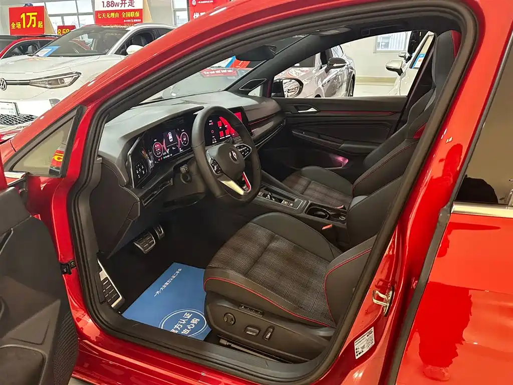 Volkswagen Golf GTI — фото 30