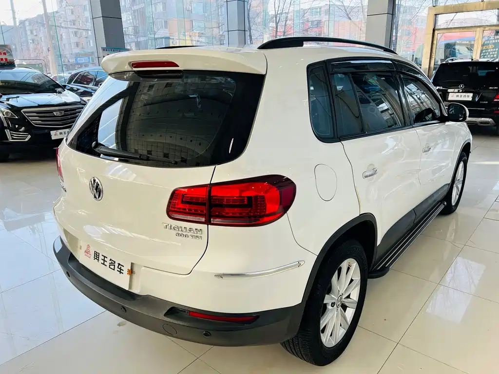 Volkswagen Tiguan — фото 6