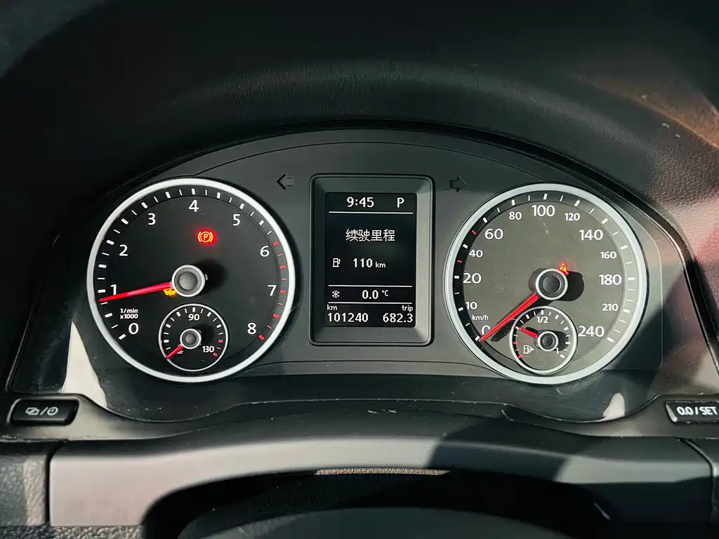 Volkswagen Tiguan — фото 8