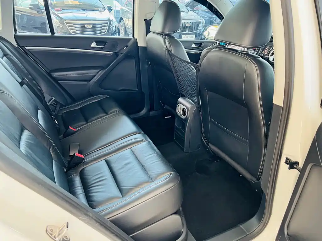 Volkswagen Tiguan — фото 10