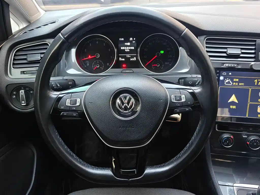 Volkswagen Golf — фото 10