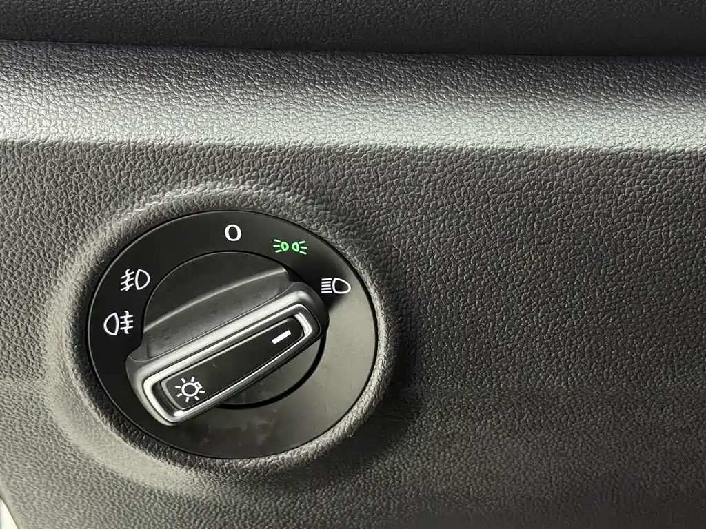 Volkswagen T-Roc — фото 17