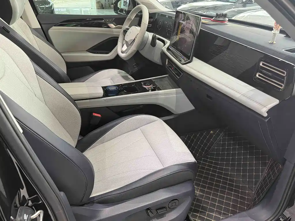 Volkswagen Tiguan L — фото 13