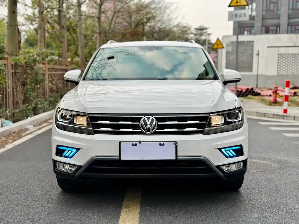 Volkswagen Tiguan L — фото 2
