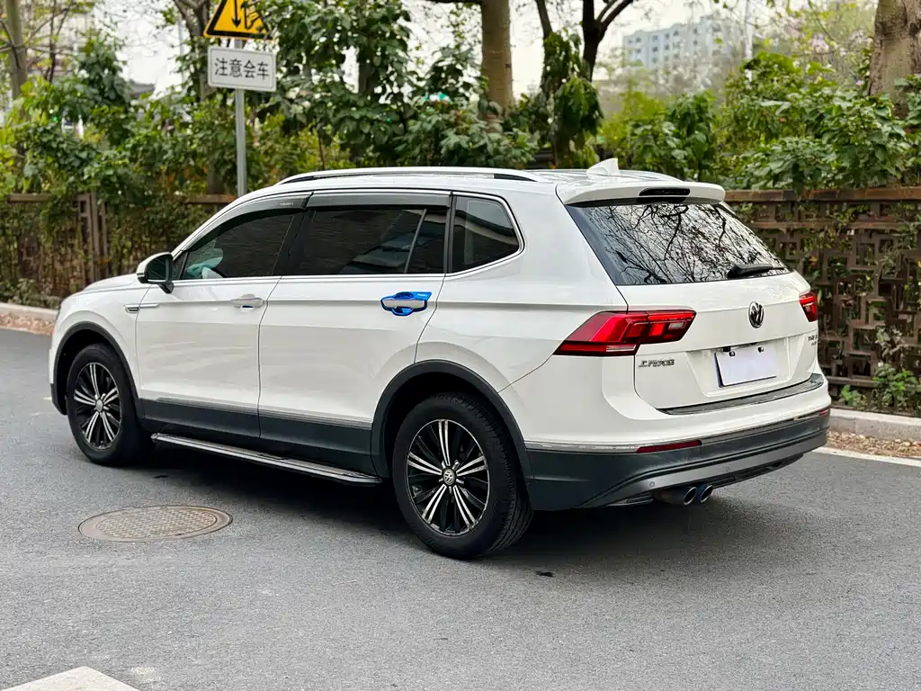 Volkswagen Tiguan L — фото 4