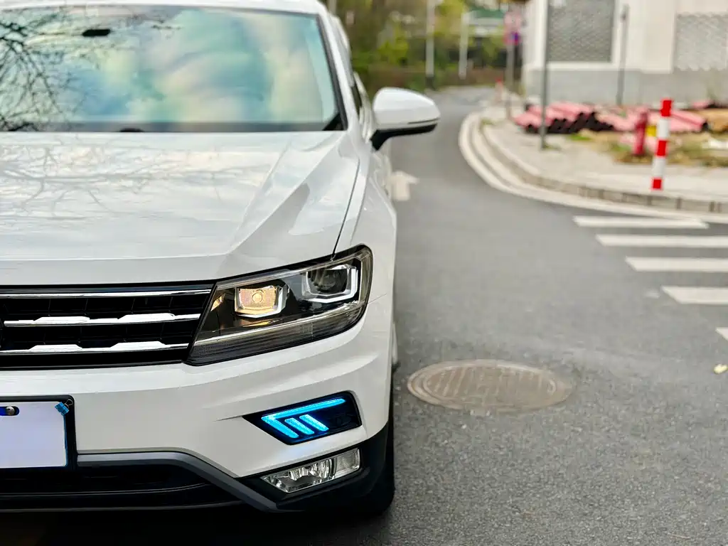 Volkswagen Tiguan L — фото 8