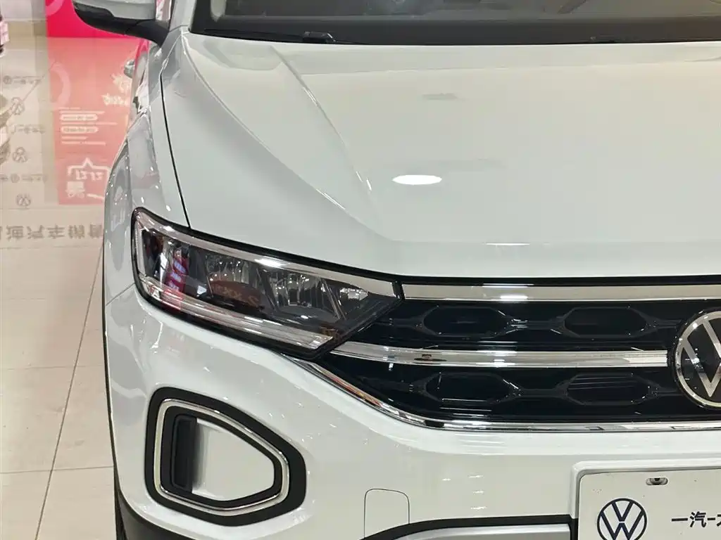 Volkswagen T-Roc — фото 13