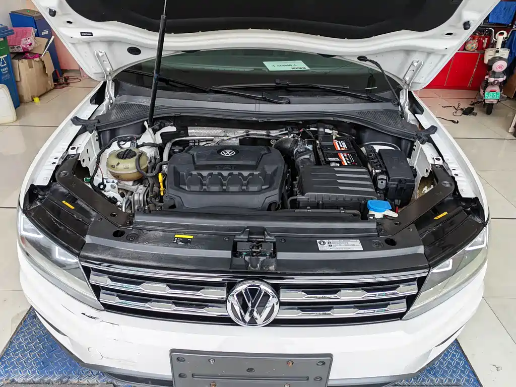 Volkswagen Tiguan L — фото 10