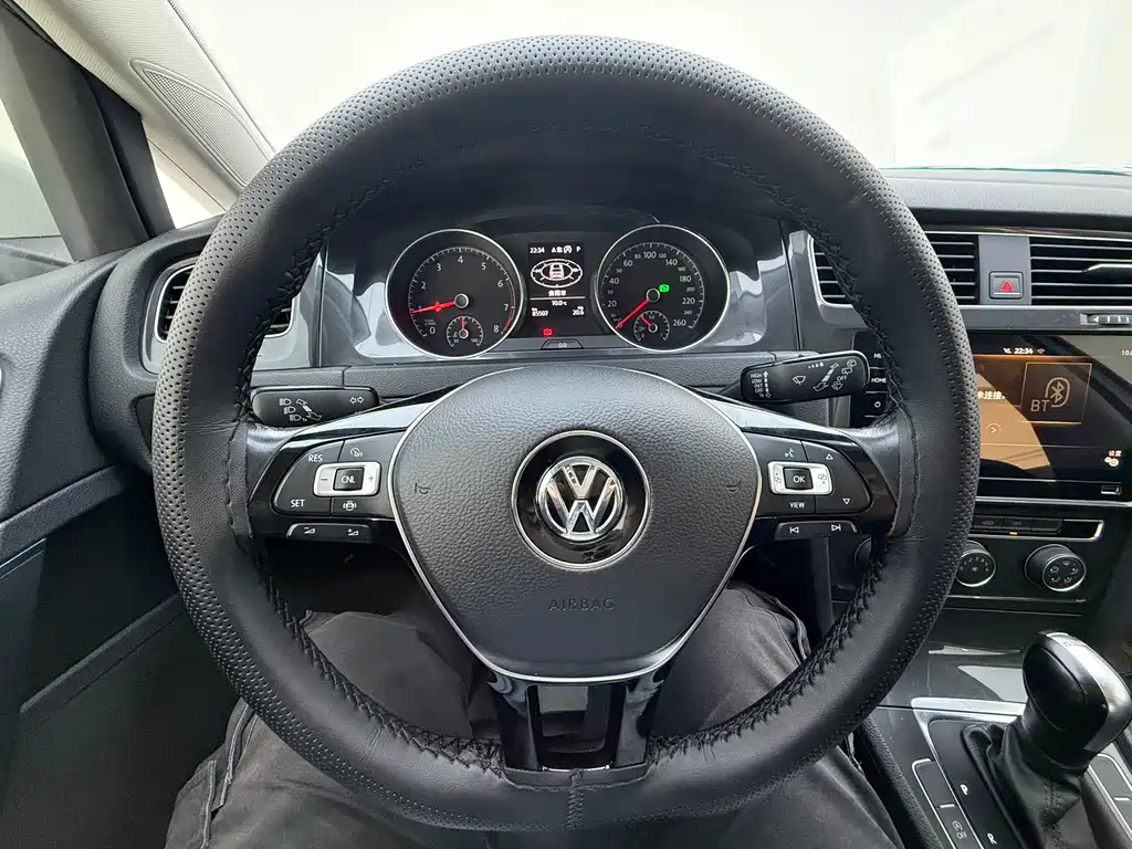 Volkswagen Golf — фото 5