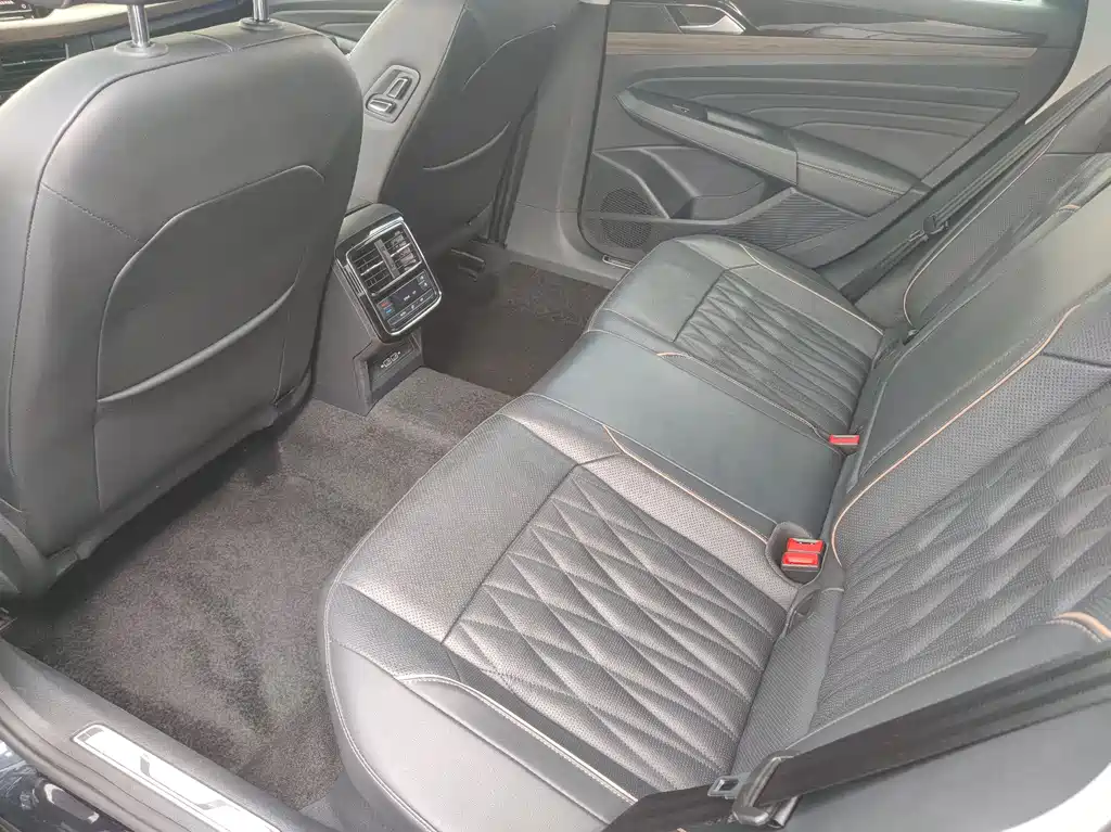 Volkswagen Passat — фото 6