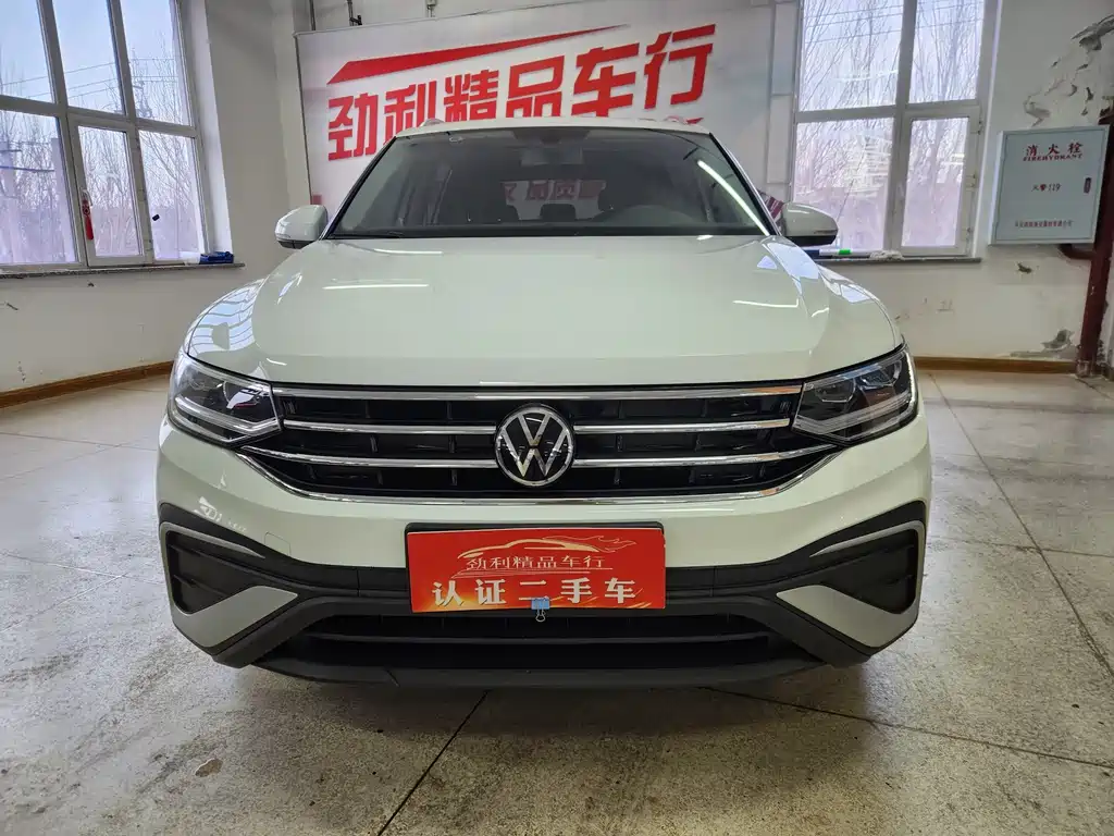 Volkswagen Tiguan L — фото 3