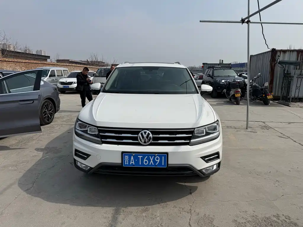 Volkswagen Tiguan L — фото 2