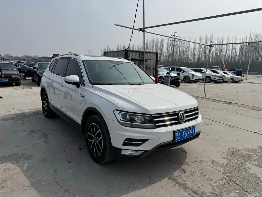 Volkswagen Tiguan L — фото 3