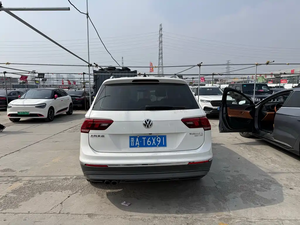 Volkswagen Tiguan L — фото 8