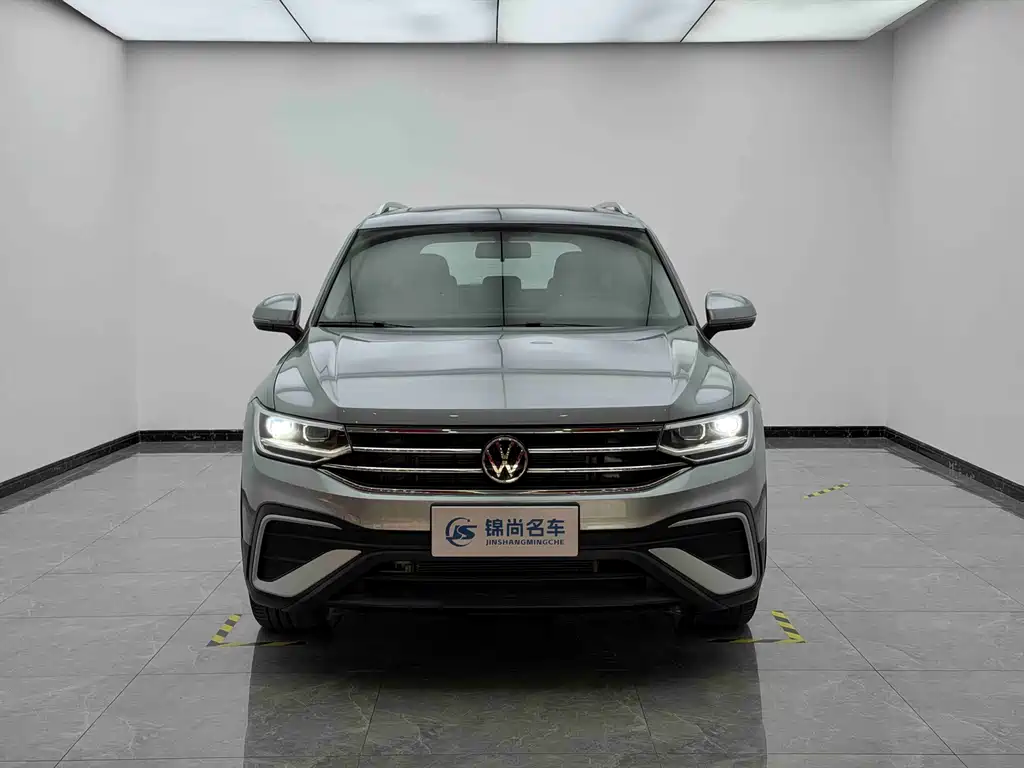 Volkswagen Tiguan L — фото 3