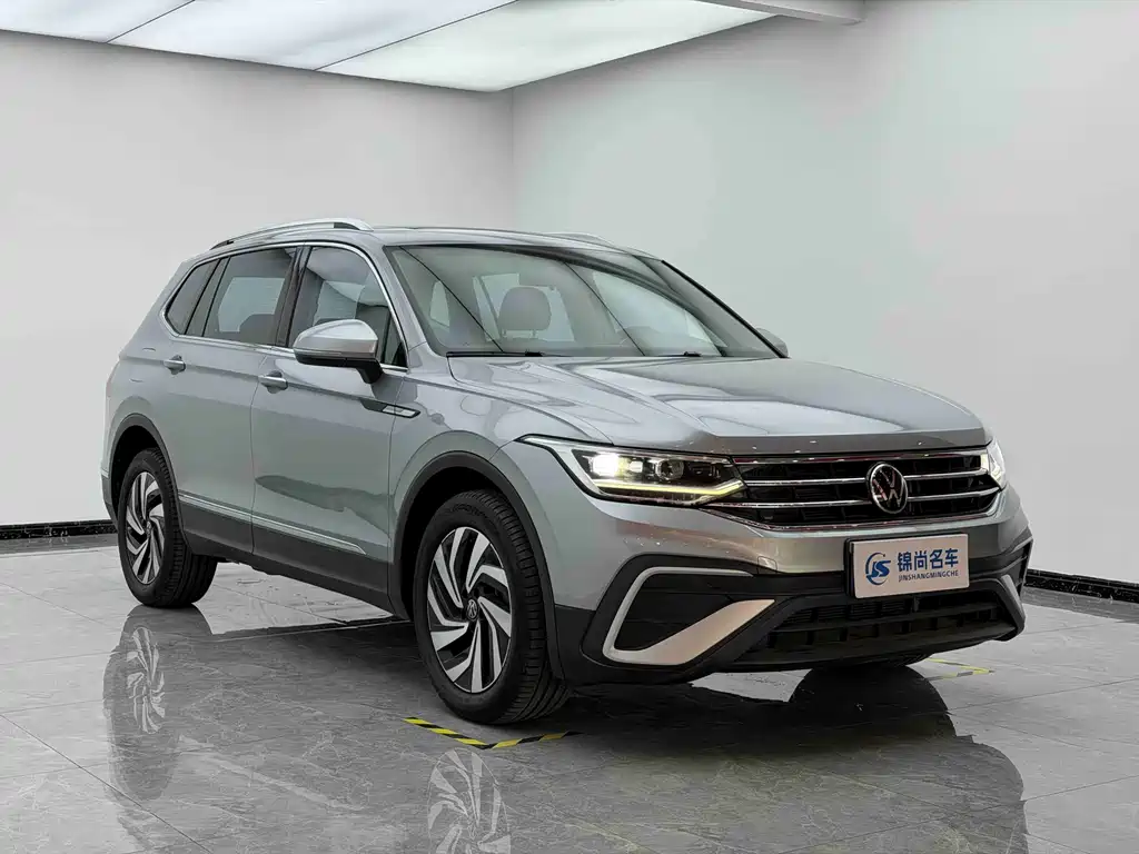 Volkswagen Tiguan L — фото 4
