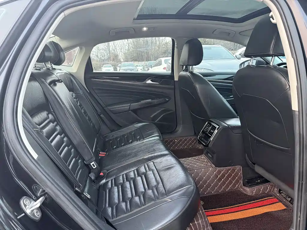 Volkswagen Passat — фото 9