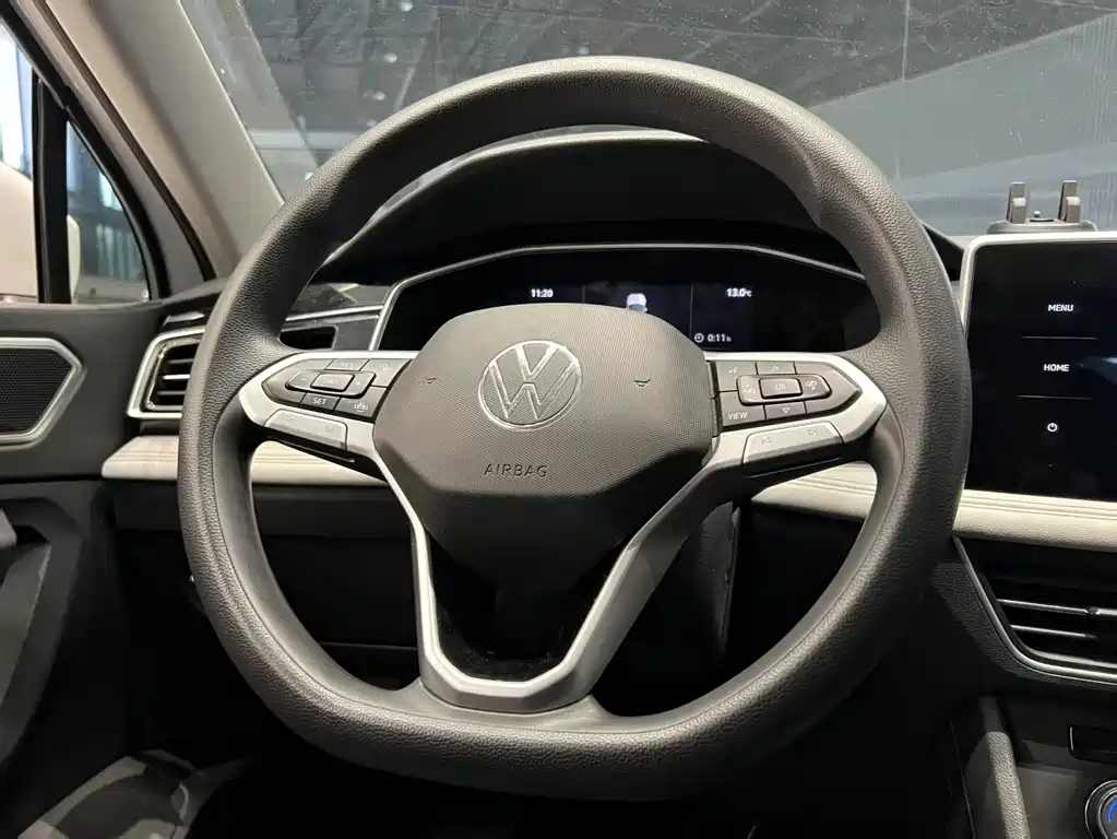 Volkswagen Tiguan L — фото 7