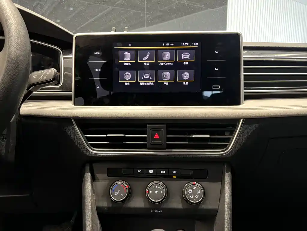 Volkswagen Tiguan L — фото 8