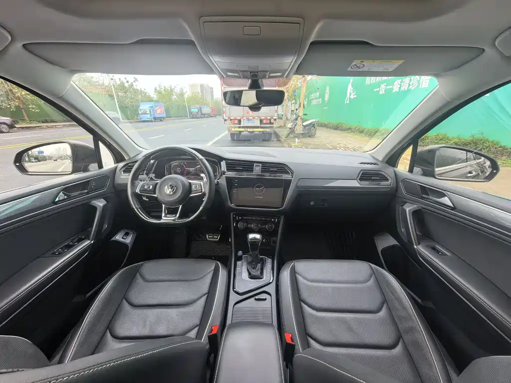 Volkswagen Tiguan L — фото 8