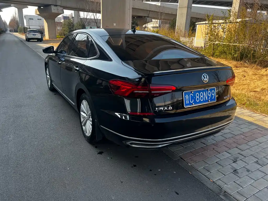 Volkswagen Passat — фото 7
