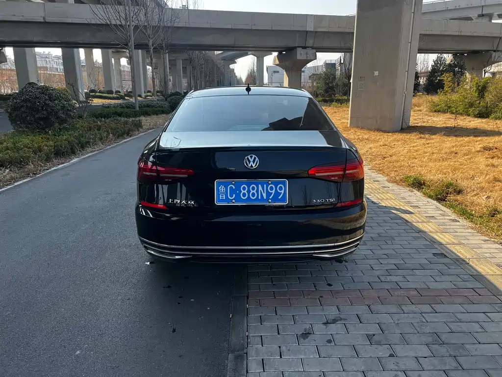 Volkswagen Passat — фото 8
