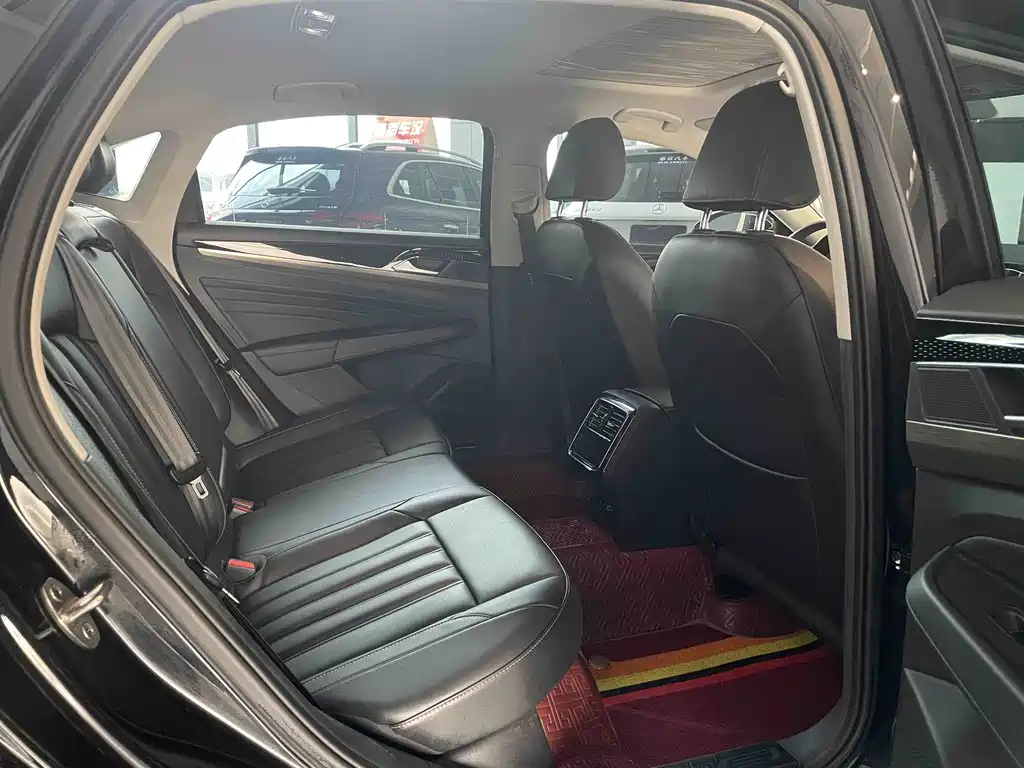 Volkswagen Passat — фото 14