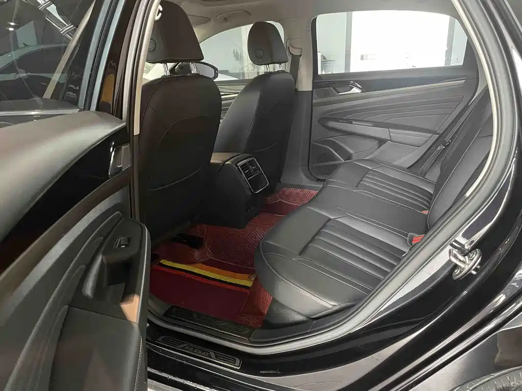 Volkswagen Passat — фото 17