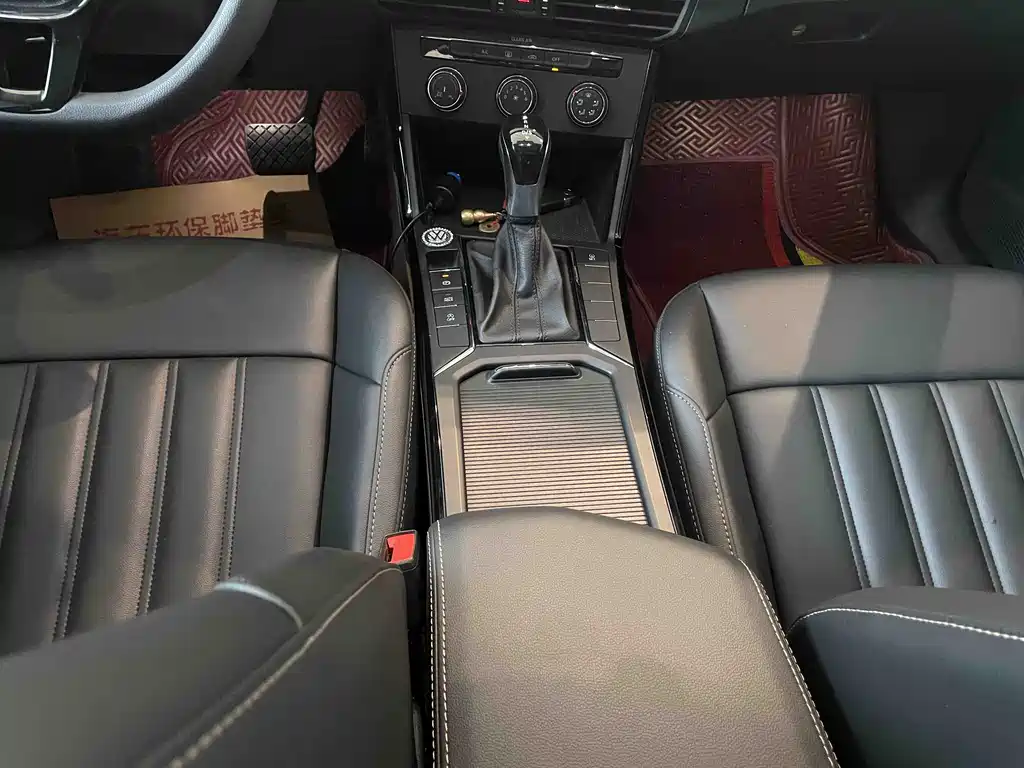 Volkswagen Passat — фото 10