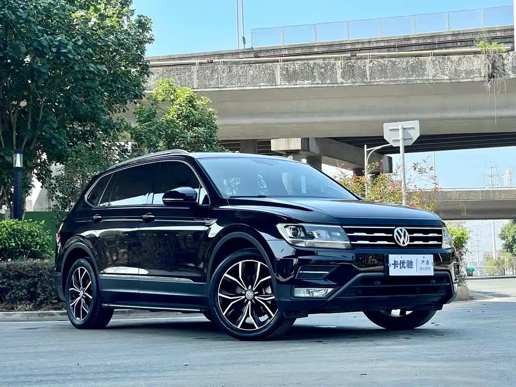 Volkswagen Tiguan L — фото 6