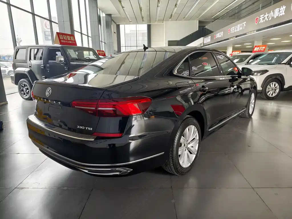 Volkswagen Passat — фото 8