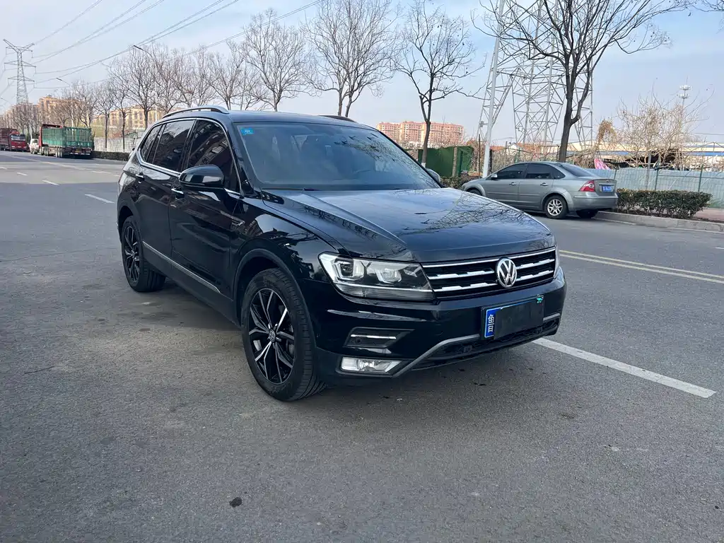 Volkswagen Tiguan L — фото 3