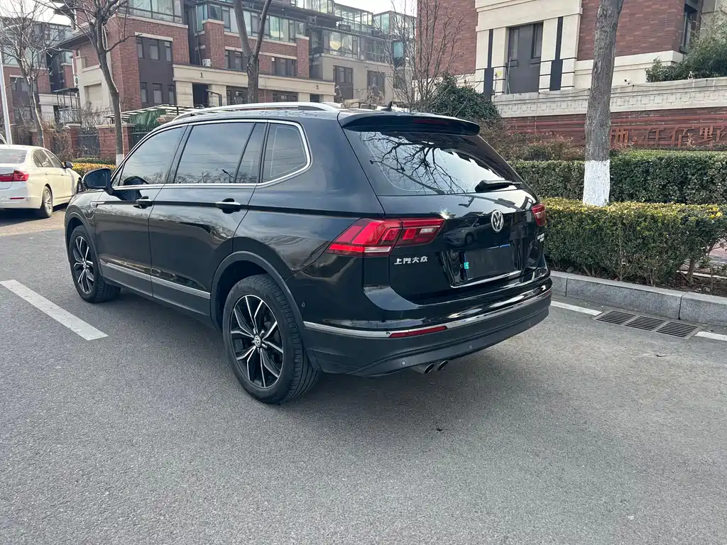 Volkswagen Tiguan L — фото 6