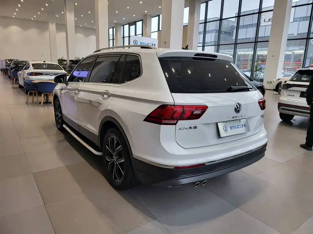 Volkswagen Tiguan L — фото 3