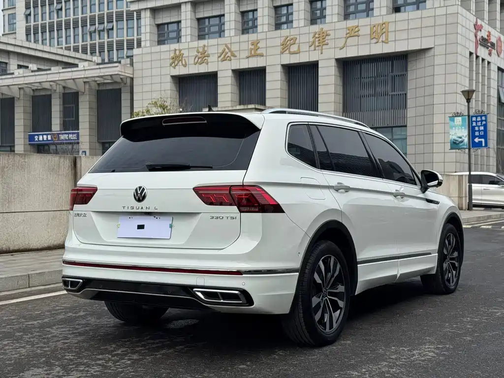 Volkswagen Tiguan L — фото 4