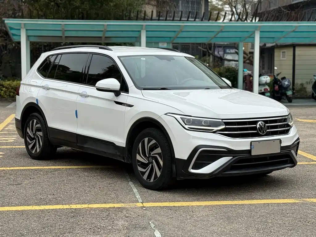 Volkswagen Tiguan L — фото 3