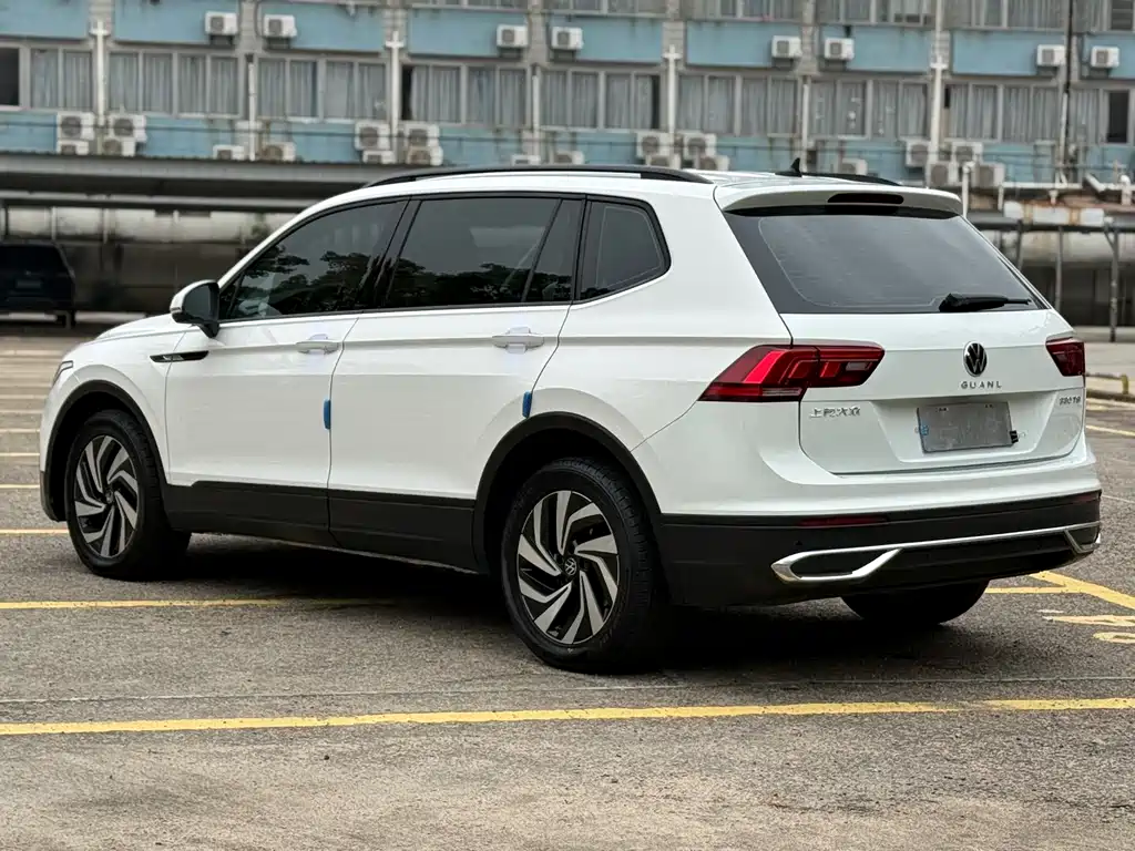Volkswagen Tiguan L — фото 5