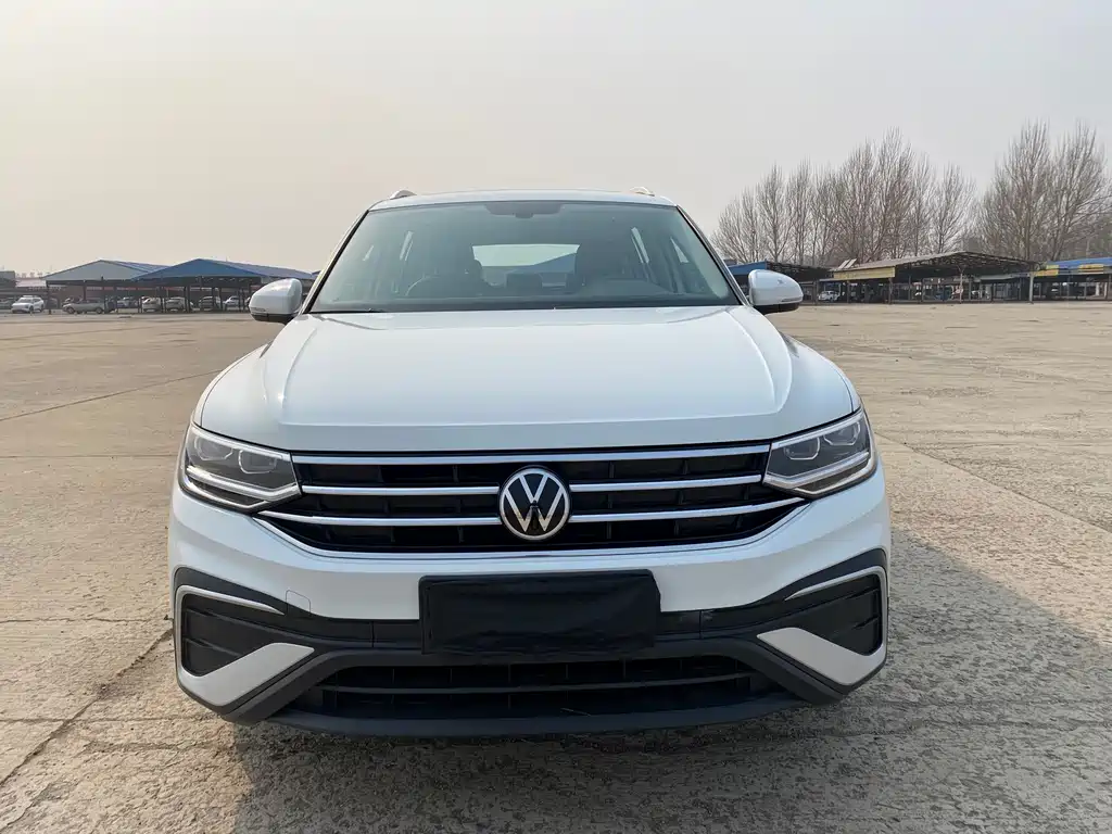 Volkswagen Tiguan L — фото 2