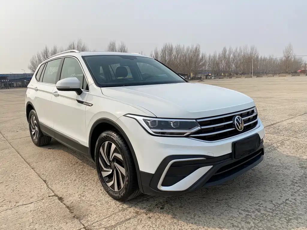 Volkswagen Tiguan L — фото 3