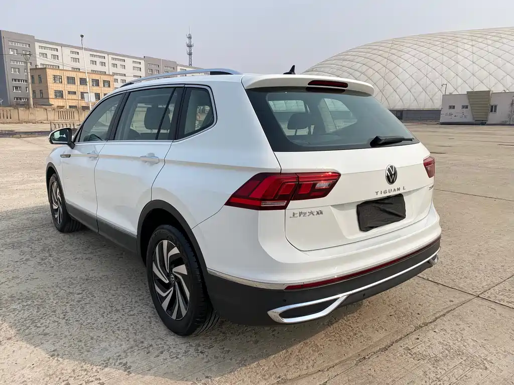 Volkswagen Tiguan L — фото 6