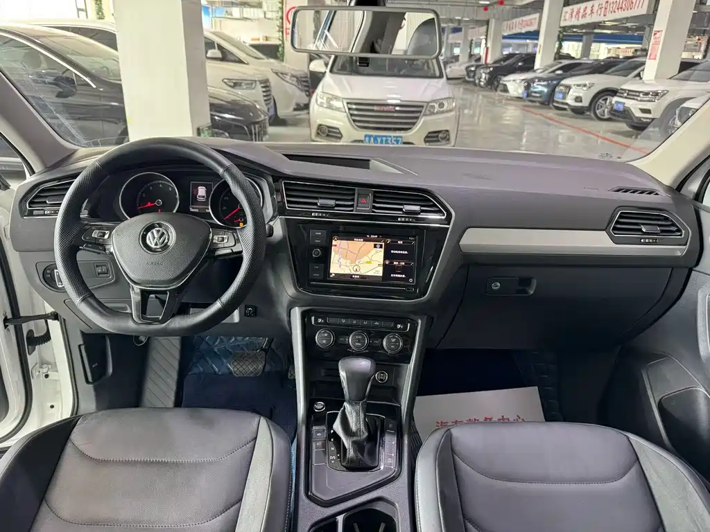 Volkswagen Tiguan L — фото 9