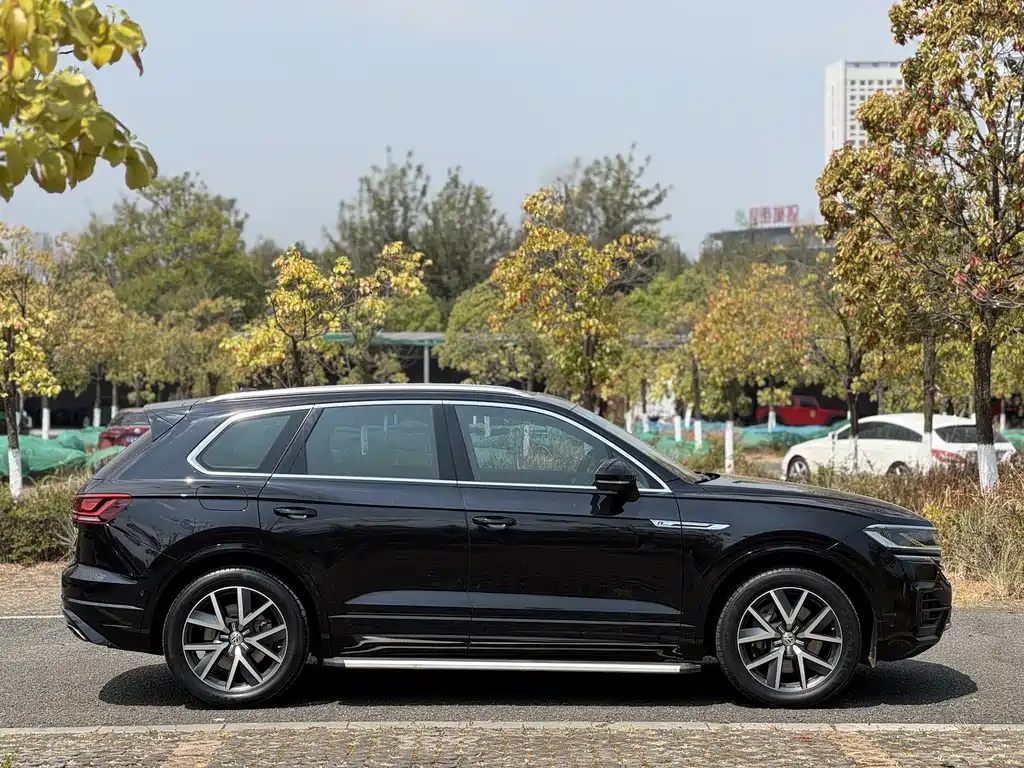 Volkswagen Touareg — фото 6