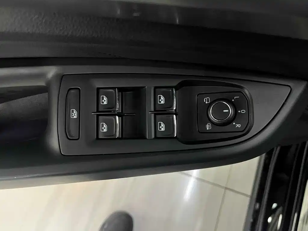 Volkswagen Passat — фото 10