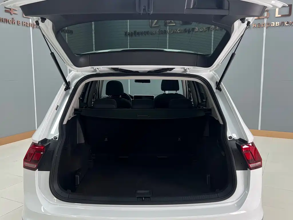 Volkswagen Tiguan L — фото 23