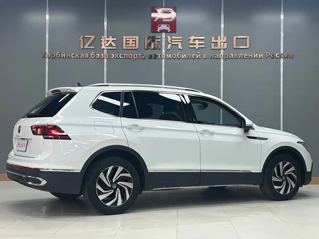 Volkswagen Tiguan L — фото 5