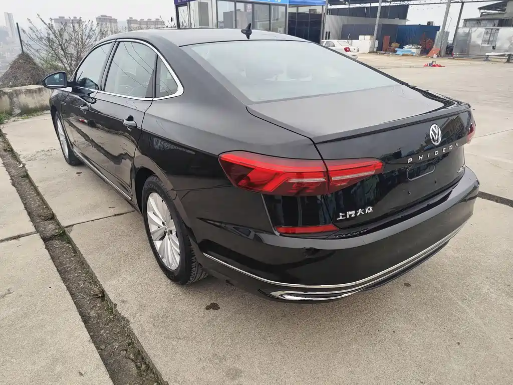 Volkswagen Passat — фото 13