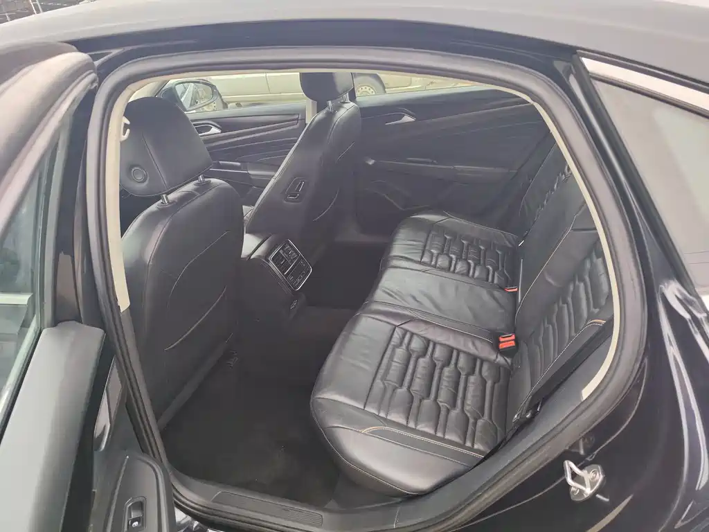 Volkswagen Passat — фото 9