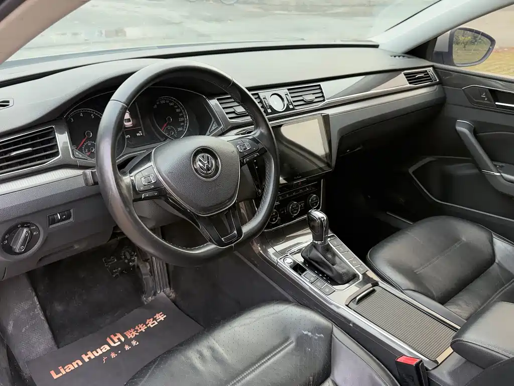Volkswagen Passat — фото 14